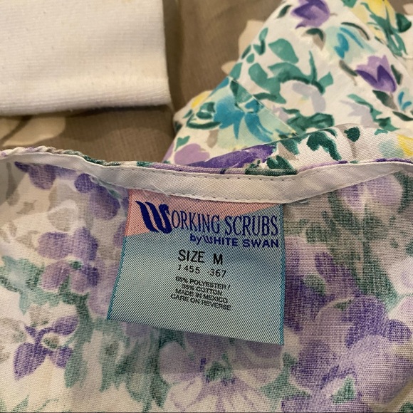 Women’s Floral “Working Scrubs by White Swan” Scrub Jacket (Medium) - Picture 7 of 7